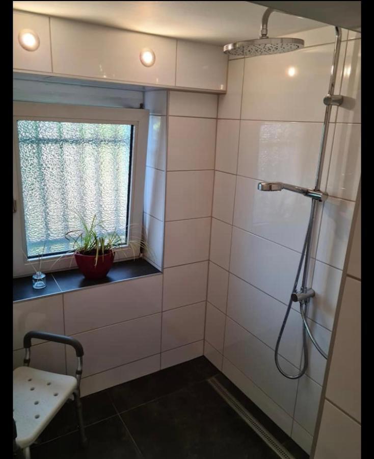 אוברהאוזן Nana-Eg-80M2 Sanierter Altbau-Parkplatz-Kleiner Garten-Wlan-Netflix-2Zimmer-Kueche-Dusche-Wanne-Waschmaschine מראה חיצוני תמונה